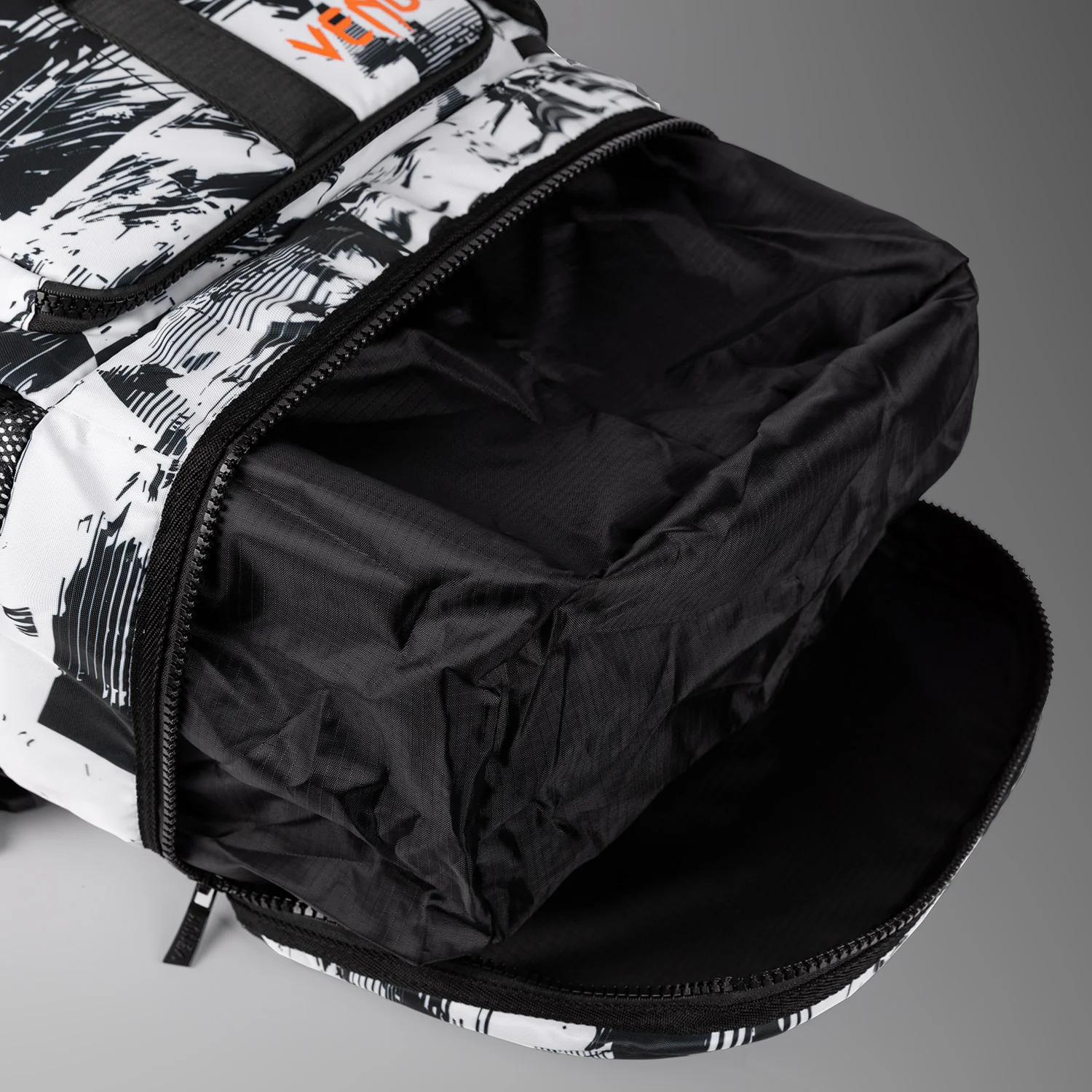 Unisex UFC Zenith by Venum White Authentic Fight Week Gear Bag (48L) - Image 8