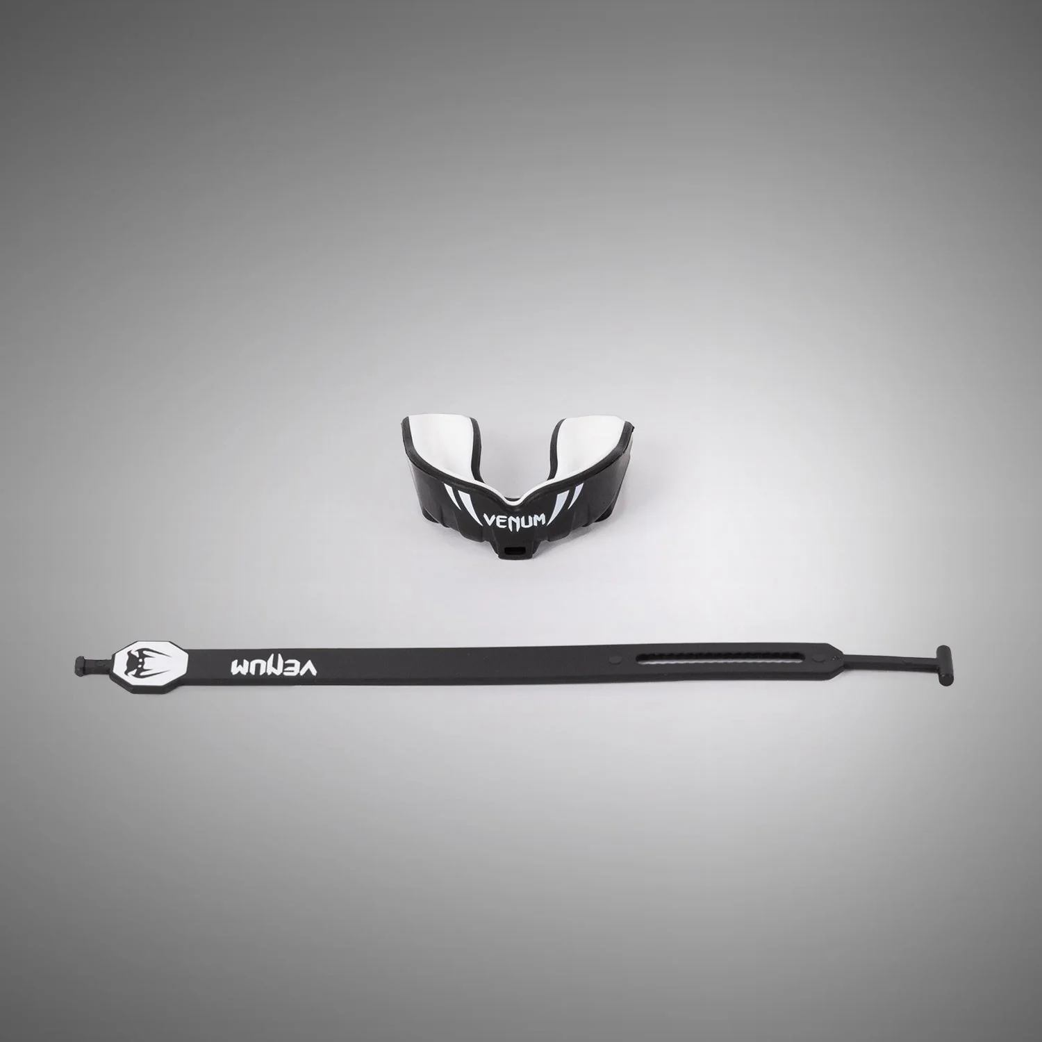 Venum Challenger Kids Mouthguard Strap/Strapless - Black/White - Image 2