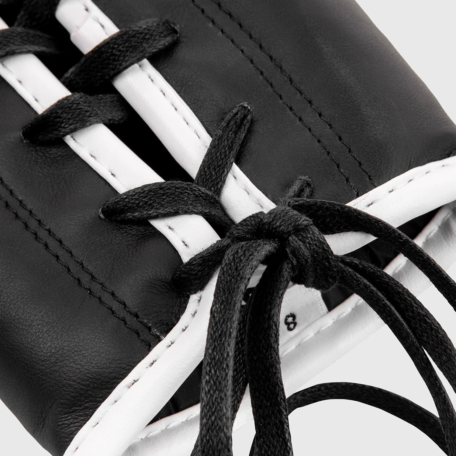 Venum Giant 2.0 Pro Boxing Gloves - With Laces - Image 4