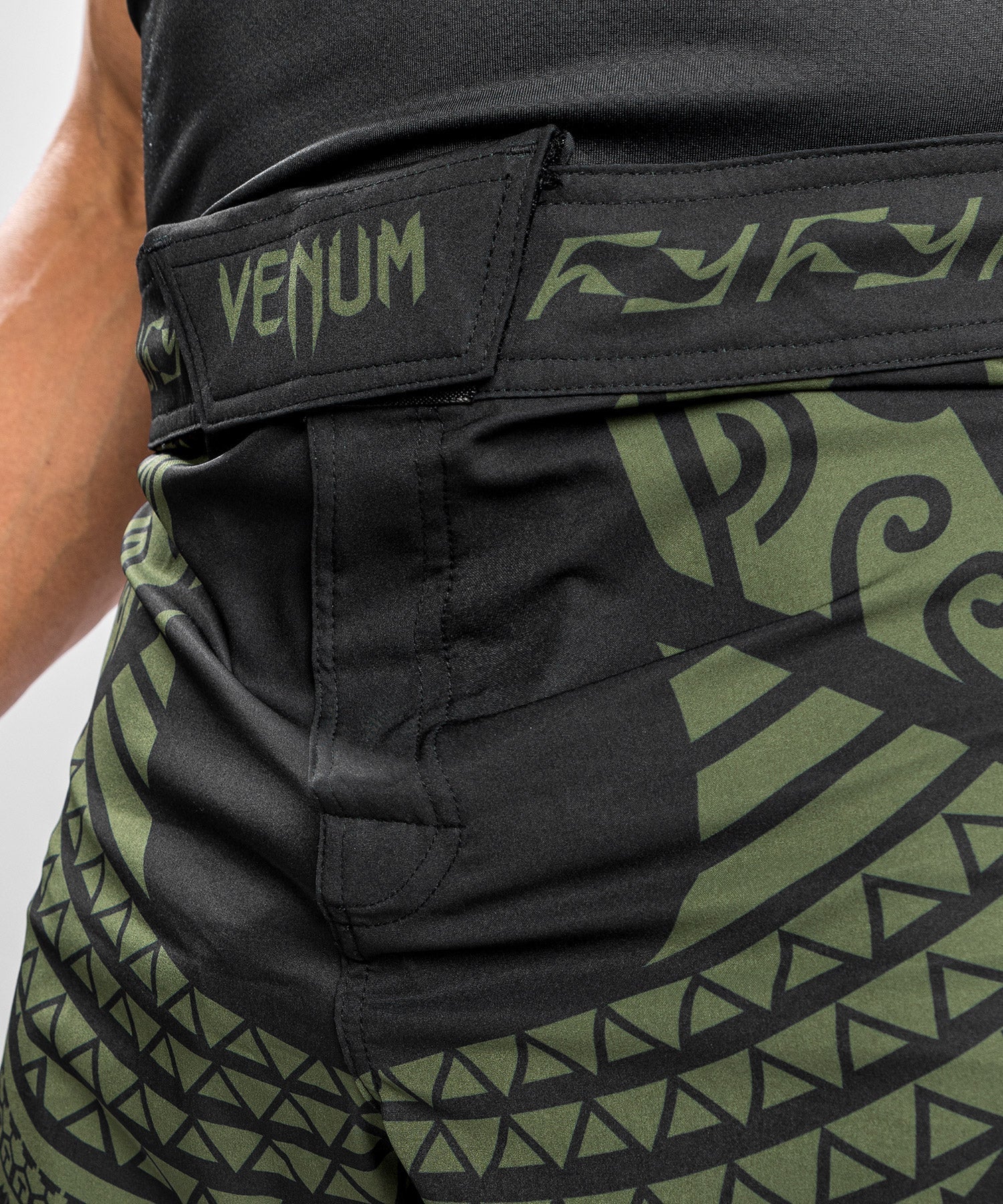 Venum Nakahi Fightshort - Black/Khaki - Image 5