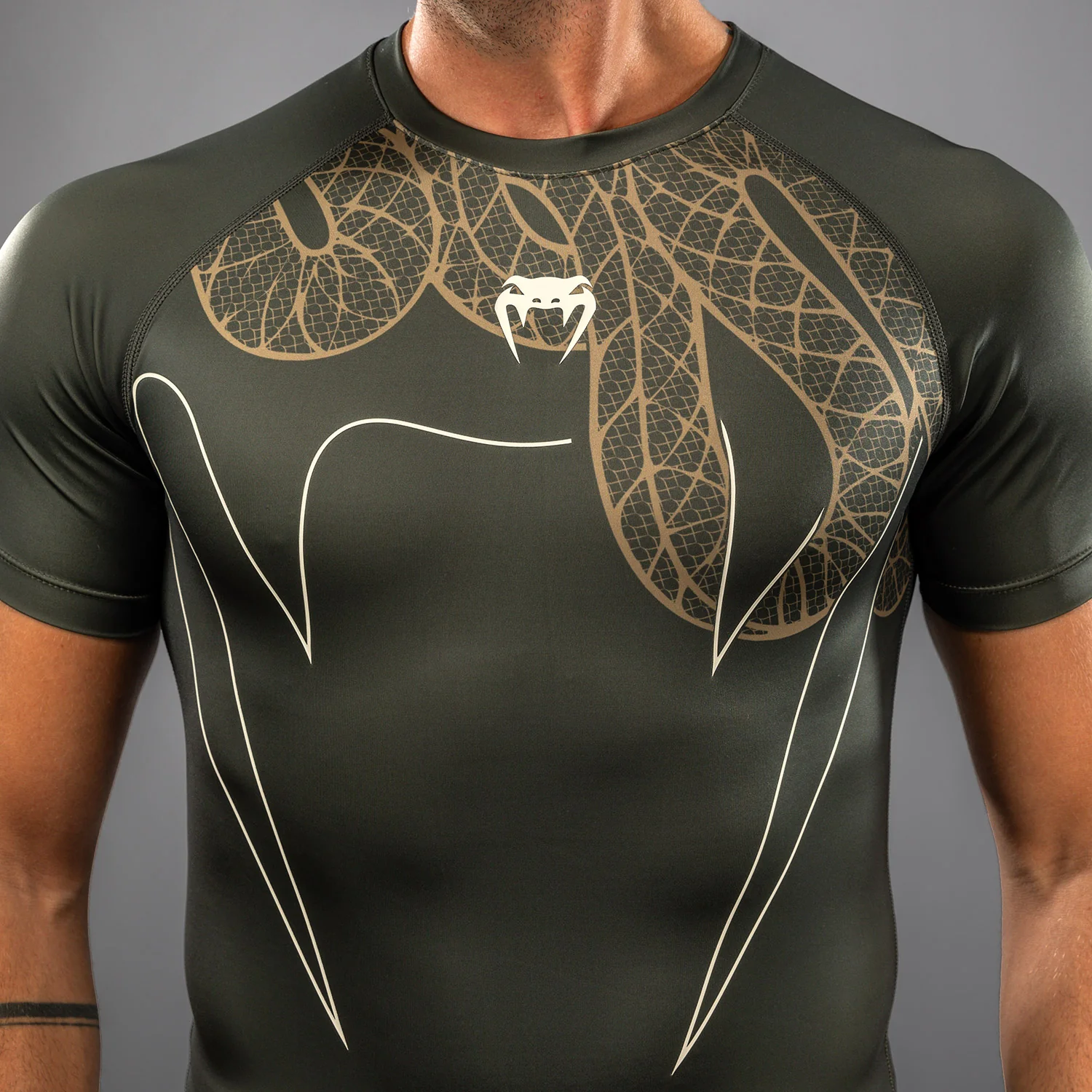 Venum Serpenti Short Sleeve Rashguard - Khaki/Bronze/Ivory - Image 4